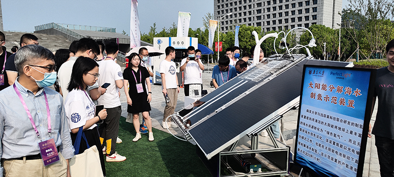 Perfectlight Technology's solar seawater hydrogen production system makes its appearance at Nanjing University's 120th-anniversary celebration.jpg