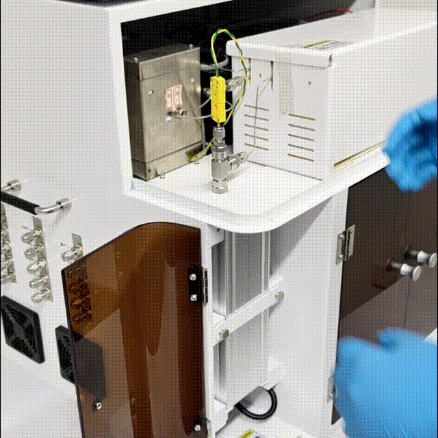 Animated demonstration of the PL-CataSorb2000 straight reaction tube being replaced